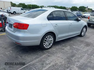 2011 Volkswagen Jetta SEL with VIN 3VWLX7AJ1BM352557, listed as a IAAI auction lot 42569321 with 130,321 mi miles and . Bid and sale history available at DreamBid. Image 4.