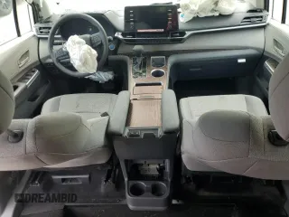 2024 Toyota Sienna LE z VIN 5TDKRKEC1RS195484, wystawiony jako Copart lot #55688995 z przebiegiem 20 281 mil mil oraz Czysty tytuł • Clean title. Historia ofert i sprzedaży dostępna na DreamBid. Obrazek 8.