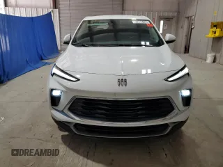 2024 Buick Encore GX Preferred z VIN KL4AMBS25RB158008, wystawiony jako Copart lot #61909735 z przebiegiem 10 933 mil mil oraz Czysty tytuł • Clean title. Historia ofert i sprzedaży dostępna na DreamBid. Obrazek 5.