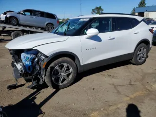 2024 Chevrolet Blazer LT z VIN 3GNKBHR43RS172382, wystawiony jako Copart lot #74897124 z przebiegiem 5 348 mil mil oraz Szkoda całkowita • Salvage title. Historia ofert i sprzedaży dostępna na DreamBid. Obrazek 1.