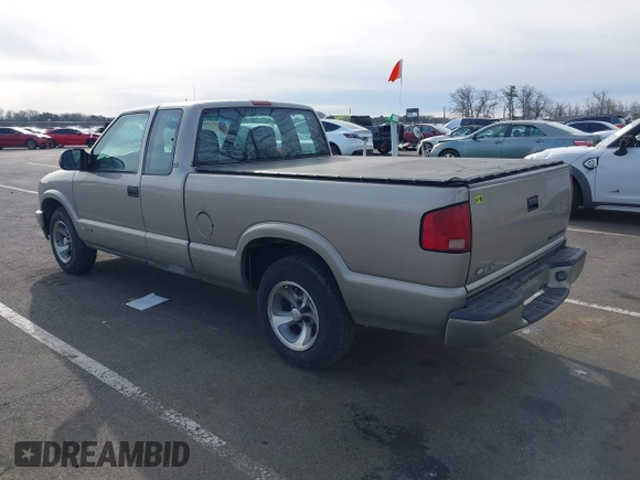 2001 Chevrolet S-10 LS with VIN 1GCCS19571K141956, listed as a IAAI auction lot 41520093 with 110,098 mi miles and . Bid and sale history available at DreamBid. Image 3.