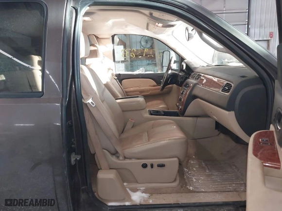 2008 Chevrolet Silverado 1500 Work Truck with VIN 1GCEK19048Z271899, listed as a IAAI auction lot 41293833 with NaN miles. Bid and sale history available at carsss.com. Image 5.