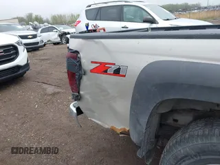 2005 Chevrolet Colorado 1SE LS Z71 with VIN 1GCDS136058243852, listed as a IAAI auction lot 42195131 with 174,805 mi miles and . Bid and sale history available at DreamBid. Image 6.