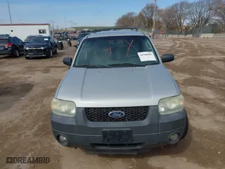2005 Ford Escape XLT with VIN 1FMYU93145KC96311, listed as a IAAI auction lot 41948685 with 192,564 mi miles. Bid and sale history available at carsss.com. Image 6.