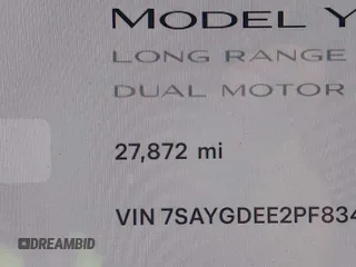 2023 Tesla Model Y Long Range z VIN 7SAYGDEE2PF834036, wystawiony jako IAAI lot #41933120 z przebiegiem 27 872 mil mil oraz . Historia ofert i sprzedaży dostępna na DreamBid. Obrazek 16.