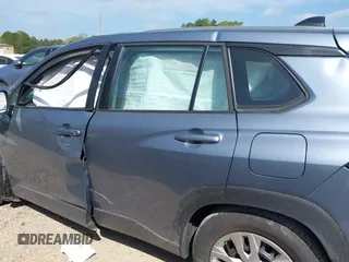 2024 Toyota Corolla Cross L z VIN 7MUAAAAG7RV095949, wystawiony jako IAAI lot #41956005 z przebiegiem 22 802 mil mil oraz . Historia ofert i sprzedaży dostępna na DreamBid. Obrazek 14.