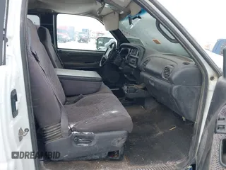 2001 Dodge 2500 z VIN 3B7KF23601G748635, wystawiony jako IAAI lot #41487609 z przebiegiem 310 160 mil mil oraz . Historia ofert i sprzedaży dostępna na DreamBid. Obrazek 5.