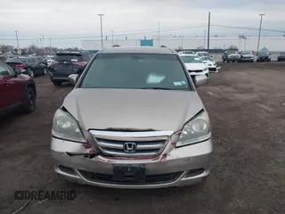 2005 Honda Odyssey EX with VIN 5FNRL38455B115547, listed as a IAAI auction lot 41911371 with 184,150 mi miles. Bid and sale history available at carsss.com. Image 12.