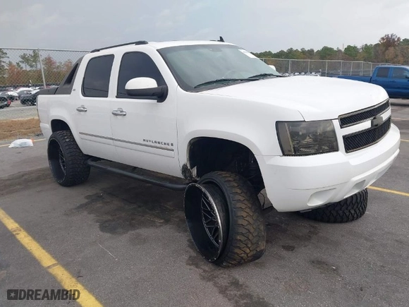 2009 Chevrolet Avalanche LTZ with VIN 3GNEC320X9G192474, listed as a IAAI auction lot 40955902 with 104,732 mi miles. Bid and sale history available at carsss.com. Image 1.