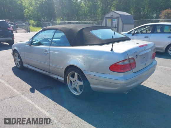 2002 Mercedes-Benz CLK 320/430 z VIN WDBLK70G12T129233, wystawiony jako IAAI lot #42391247 z przebiegiem 94 186 mil mil oraz . Historia ofert i sprzedaży dostępna na DreamBid. Obrazek 3.
