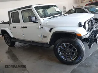2020 Jeep Gladiator Overland z VIN 1C6HJTFG7LL139896, wystawiony jako IAAI lot #41347570 z przebiegiem 98 484 mil mil oraz . Historia ofert i sprzedaży dostępna na DreamBid. Obrazek 1.