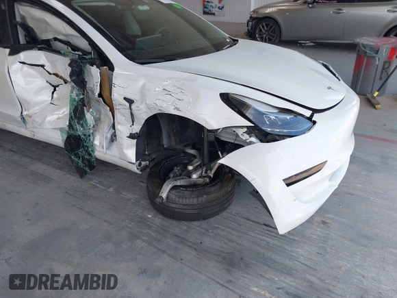 2023 Tesla Model 3 z VIN 5YJ3E1EAXPF606178, wystawiony jako IAAI lot #42543528 z przebiegiem 26 638 mil mil oraz . Historia ofert i sprzedaży dostępna na DreamBid. Obrazek 6.