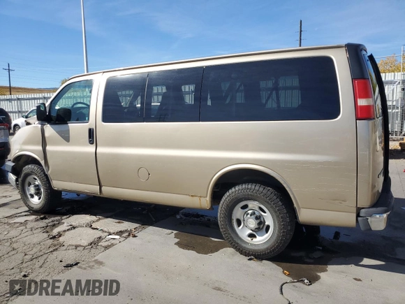 2007 Chevrolet Express Passenger with VIN 1GAHG35U371139158, listed as a Copart auction lot 77185544 with Not provided miles and Salvage title. Bid and sale history available at DreamBid. Image 2.