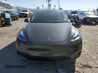 2024 Tesla Model Y Long Range z VIN 7SAYGAEE2RF009616, wystawiony jako Copart lot #46139805 z przebiegiem 6 535 mil mil oraz Szkoda całkowita • Salvage title. Historia ofert i sprzedaży dostępna na DreamBid. Obrazek 5.