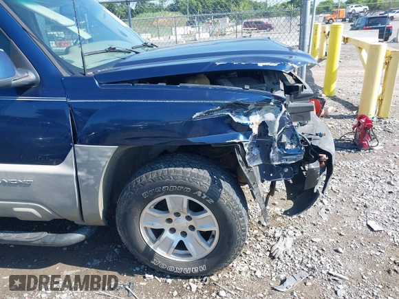 2002 Chevrolet Avalanche with VIN 3GNEK13T32G147690, listed as a IAAI auction lot 42811424 with Not provided miles and . Bid and sale history available at DreamBid. Image 12.