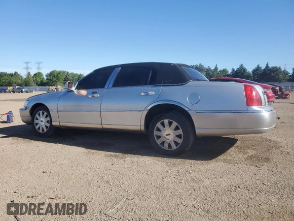 2004 Lincoln Town Car Ultimate z VIN 1LNHM83W94Y625182, wystawiony jako Copart lot #55632185 z przebiegiem 179 597 mil mil oraz Szkoda całkowita • Salvage title. Historia ofert i sprzedaży dostępna na DreamBid. Obrazek 2.