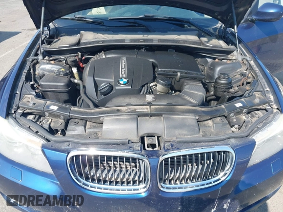 2011 BMW 3 Series 335i xDrive z VIN WBAPL5G53BNN22645, wystawiony jako IAAI lot #42505727 z przebiegiem 136 518 mil mil oraz . Historia ofert i sprzedaży dostępna na DreamBid. Obrazek 10.