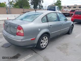2003 Volkswagen Passat GLX with VIN WVWRH63B93P193731, listed as a IAAI auction lot 42088975 with 161,888 mi miles. Bid and sale history available at carsss.com. Image 4.