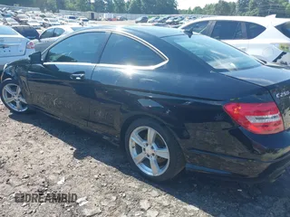 2013 Mercedes-Benz C 250 z VIN WDDGJ4HB7DG012481, wystawiony jako IAAI lot #39663837 z przebiegiem 145 884 mil mil oraz . Historia ofert i sprzedaży dostępna na DreamBid. Obrazek 14.