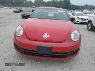 2014 Volkswagen Beetle Entry z VIN 3VWF17AT1EM638445, wystawiony jako Copart lot #62499104 z przebiegiem 85 895 mil mil oraz Szkoda całkowita • Salvage title. Historia ofert i sprzedaży dostępna na DreamBid. Obrazek 5.