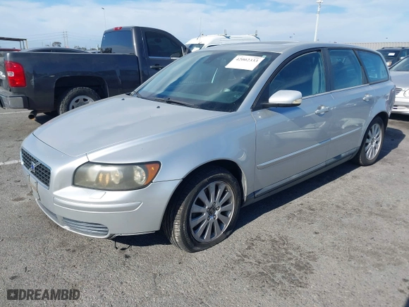 2005 Volvo V50 with VIN YV1MW390252109201, listed as a IAAI auction lot 42002333 with 148,028 mi miles. Bid and sale history available at carsss.com. Image 2.