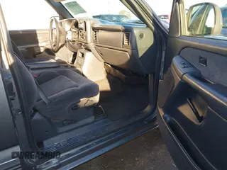 2002 Chevrolet Silverado 1500 LT with VIN 2GCEK19TX21183045, listed as a IAAI auction lot 40668595 with 211,358 mi miles. Bid and sale history available at carsss.com. Image 5.