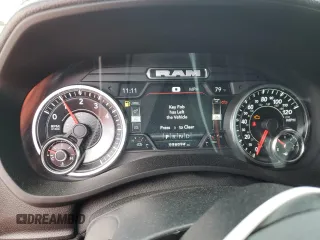 2022 Ram 2500 Laramie z VIN 3C6UR5FJ7NG229712, wystawiony jako Copart lot #51058115 z przebiegiem 36 094 mil mil oraz Szkoda całkowita • Salvage title. Historia ofert i sprzedaży dostępna na DreamBid. Obrazek 9.