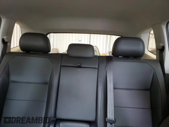 2018 Volkswagen Tiguan SEL z VIN 3VV2B7AX9JM182885, wystawiony jako Copart lot #60194295 z przebiegiem 101 861 mil mil oraz Czysty tytuł • Clean title. Historia ofert i sprzedaży dostępna na DreamBid. Obrazek 10.