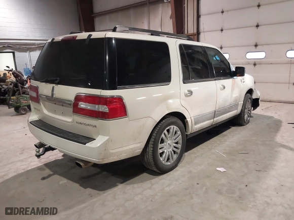 2007 Lincoln Navigator with VIN 5LMFU28517LJ02533, listed as a IAAI auction lot 41253859 with 130,930 mi miles. Bid and sale history available at carsss.com. Image 4.