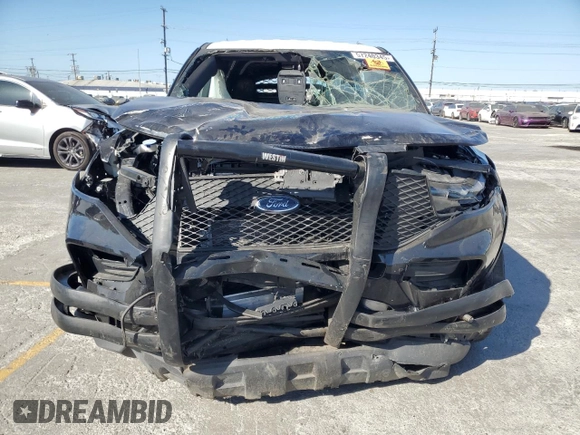 2020 Ford Police Interceptor Utility z VIN 1FM5K8AB9LGC51380, wystawiony jako Copart lot #57240345 z przebiegiem 39 627 mil mil oraz Tytuł czysty. Historia ofert i sprzedaży dostępna na DreamBid. Obrazek 5.