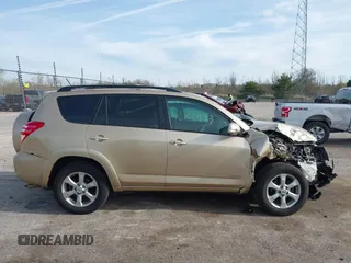 2010 Toyota RAV4 Limited с VIN 2T3DK4DV8AW024486, выставлен на аукционе IAAI как лот 42158773 с пробегом 142 276 миль миль и . История ставок и продаж доступна на DreamBid. Изображение 13.