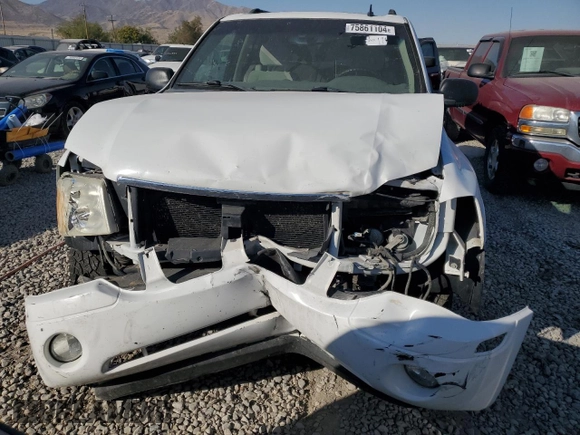 2007 GMC Envoy SLE with VIN 1GKDT13S572171793, listed as a Copart auction lot 75861104 with 0 mi miles and Salvage Title. Bid and sale history available at carsss.com. Image 5.