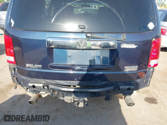 2011 Honda Pilot Touring with VIN 5FNYF4H92BB090056, listed as a IAAI auction lot 42010682 with 201,640 mi miles. Bid and sale history available at carsss.com. Image 19.