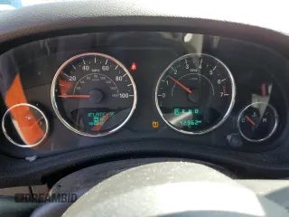 2018 Jeep Wrangler Unlimited Sahara z VIN 1C4BJWEG9JL835996, wystawiony jako Copart lot #51099005 z przebiegiem 42 962 mil mil oraz Szkoda całkowita • Salvage title. Historia ofert i sprzedaży dostępna na DreamBid. Obrazek 9.