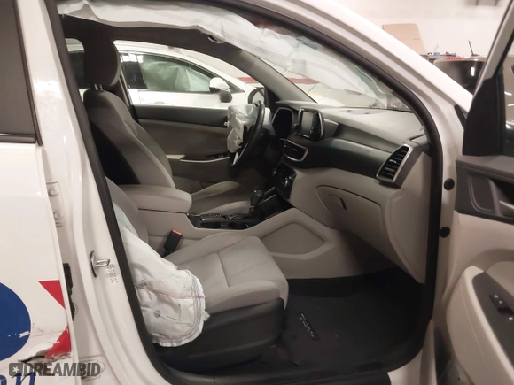 2020 Hyundai Tucson Value with VIN KM8J3CA41LU173419, listed as a IAAI auction lot 40915699 with 90,996 mi miles. Bid and sale history available at carsss.com. Image 5.