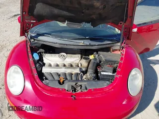 2006 Volkswagen New Beetle Coupe with VIN 3VWRW31C86M414081, listed as a IAAI auction lot 42066750 with 185,904 mi miles. Bid and sale history available at carsss.com. Image 10.