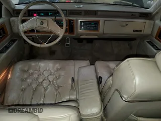 1988 Cadillac Fleetwood z VIN 1G6CB5152J4260475, wystawiony jako Copart lot #81801344 z przebiegiem 132 804 mil mil oraz Czysty tytuł • Clean title. Historia ofert i sprzedaży dostępna na DreamBid. Obrazek 8.