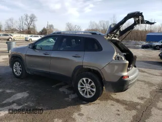 2020 Jeep Cherokee Latitude with VIN 1C4PJMCB7LD646178, listed as a Copart auction lot 45192335 with 80,860 mi miles and Salvage Title. Bid and sale history available at carsss.com. Image 2.