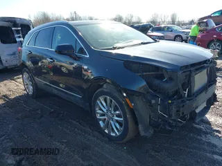 2019 Cadillac XT5 Premium Luxury AWD z VIN 1GYKNFRS1KZ250468, wystawiony jako IAAI lot #41764152 z przebiegiem 107 918 mil mil oraz . Historia ofert i sprzedaży dostępna na DreamBid. Obrazek 1.