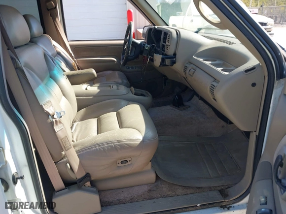 1996 Chevrolet Tahoe Limited with VIN 1GNEC13R0TJ309292, listed as a IAAI auction lot 41412643 with 219,815 mi miles. Bid and sale history available at carsss.com. Image 5.