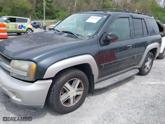 2005 Chevrolet TrailBlazer LT with VIN 1GNDT13S152284138, listed as a IAAI auction lot 42091842 with 183,263 mi miles. Bid and sale history available at carsss.com. Image 2.