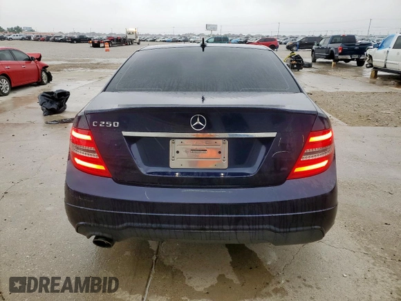 2013 Mercedes-Benz C 250 Sport z VIN WDDGF4HB8DR267579, wystawiony jako Copart lot #55160775 z przebiegiem 82 522 mil mil oraz Szkoda całkowita • Salvage title. Historia ofert i sprzedaży dostępna na DreamBid. Obrazek 6.