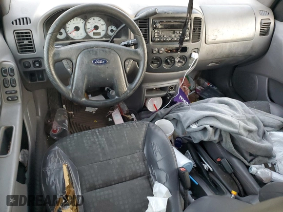 2001 Ford Escape XLS with VIN 1FMYU02191KA64617, listed as a Copart auction lot 83853044 with 187,594 mi miles and Salvage Title. Bid and sale history available at carsss.com. Image 8.