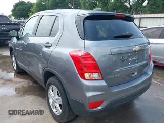 2020 Chevrolet Trax LS z VIN 3GNCJNSB4LL195895, wystawiony jako IAAI lot #42121618 z przebiegiem 54 016 mil mil oraz . Historia ofert i sprzedaży dostępna na DreamBid. Obrazek 3.