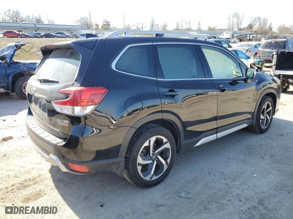 2022 Subaru Forester Touring with VIN JF2SKARC9NH529897, listed as a Copart auction lot 68117264 with 33,469 mi miles and Salvage Title. Bid and sale history available at carsss.com. Image 3.