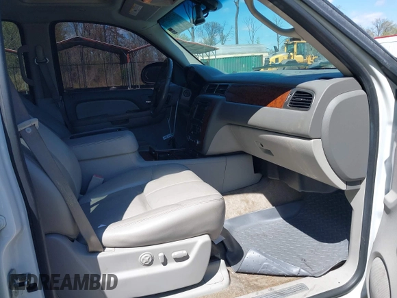 2007 Chevrolet Tahoe LTZ with VIN 1GNFK13007J149042, listed as a IAAI auction lot 41995090 with 216,748 mi miles and . Bid and sale history available at DreamBid. Image 5.