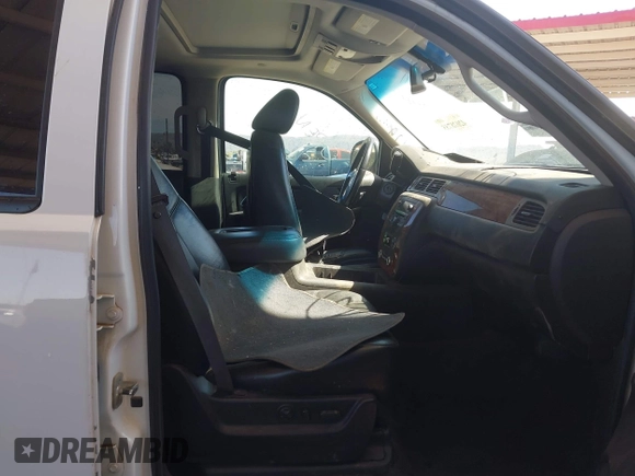 2007 Chevrolet Suburban LTZ with VIN 3GNFC16047G201752, listed as a IAAI auction lot 42028735 with 193,073 mi miles. Bid and sale history available at carsss.com. Image 5.