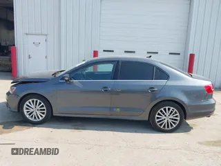 2015 Volkswagen Jetta SE with VIN 3VWD07AJ2FM310154, listed as a IAAI auction lot 42456136 with 96,979 mi miles and . Bid and sale history available at DreamBid. Image 14.
