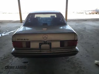 1988 Mercedes-Benz 560 с VIN WDBCA39D9JA414664, выставлен на аукционе Copart как лот 60161275 с пробегом Не указан миль и Чистый • Clean title. История ставок и продаж доступна на DreamBid. Изображение 6.