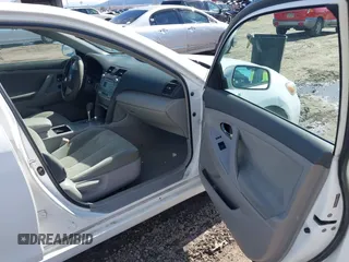 2007 Toyota Camry z VIN 4T1BB46K37U001970, wystawiony jako IAAI lot #41932757 z przebiegiem 255 051 mil mil oraz . Historia ofert i sprzedaży dostępna na DreamBid. Obrazek 5.